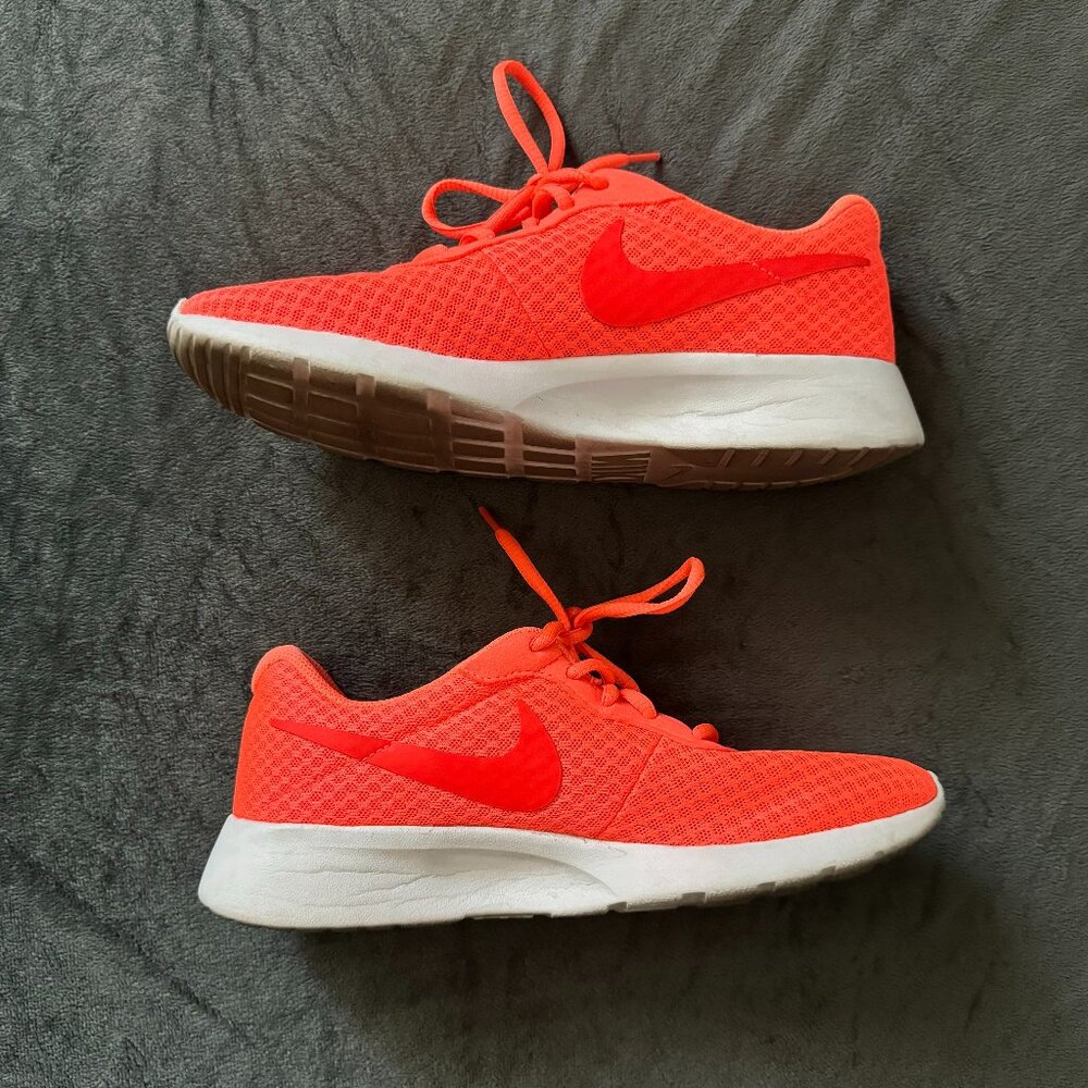 Nike Tennis Shoes